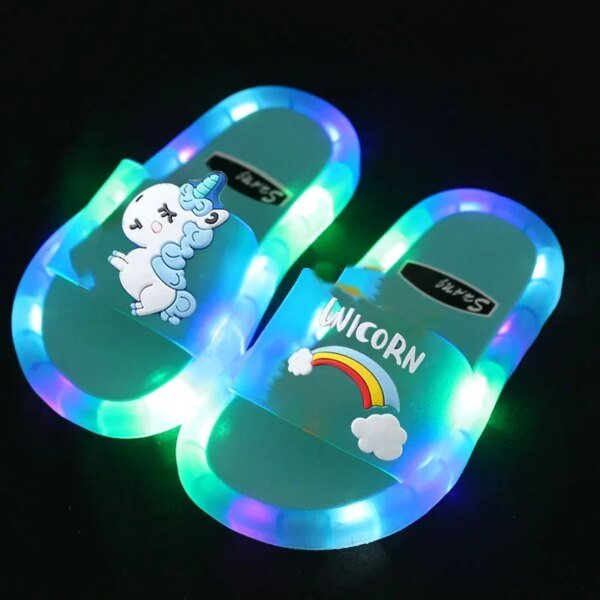 Pantuflas para niños y niñas con estampado de unicornios y animales, zapatos iluminados, bonitos y de moda, para el baño, para niños pequeños