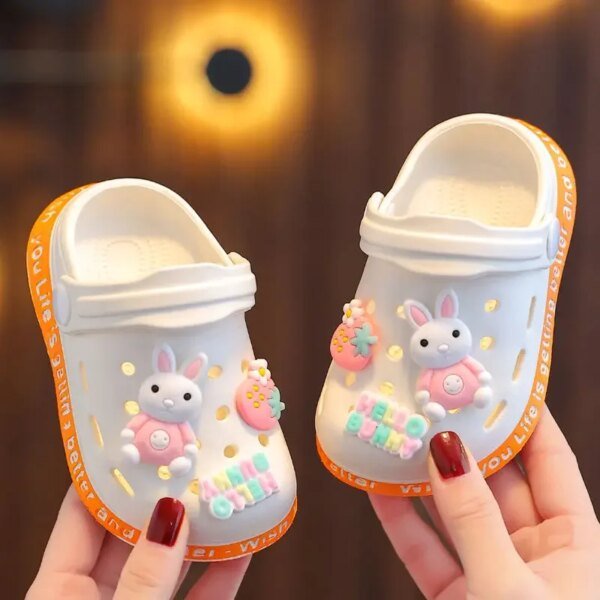 Zapatillas para niños con dibujos animados, lindas zapatillas para niñas y niños con suelas suaves, bolsas para bebés, zapatos perforados, sandalias para el hogar y el bebé. - Image 2