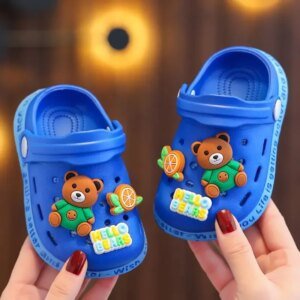 Zapatillas para niños con dibujos animados, lindas zapatillas para niñas y niños con suelas suaves, bolsas para bebés, zapatos perforados, sandalias para el hogar y el bebé.