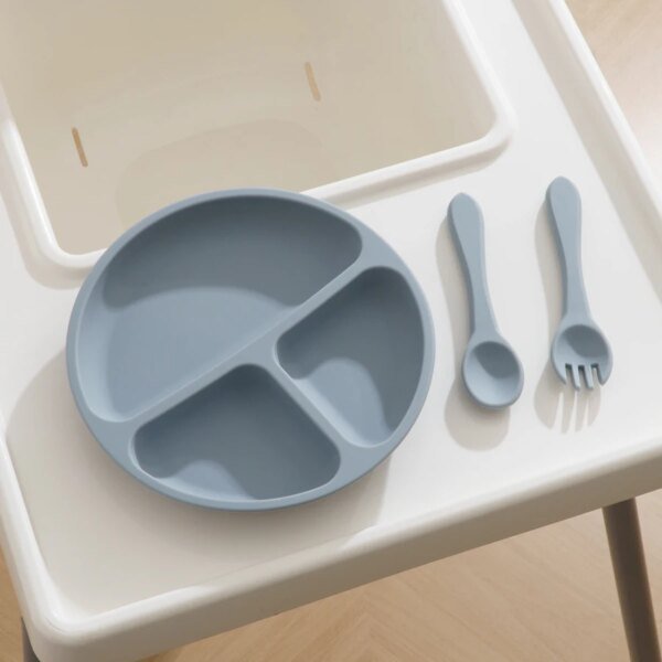 Juego de vajilla de silicona para niños de 3 piezas, para entrenamiento de alimentación de bebés, con ventosa, plato, cuchara y tenedor. - Image 2
