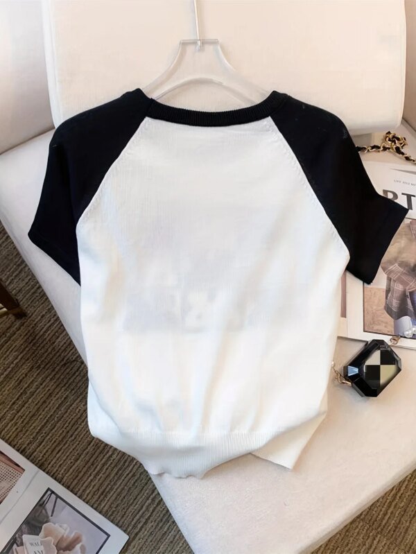 Top de punto con cuello redondo y estampado de conejo, manga corta, ideal para primavera y verano, 2025 - Image 3