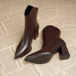 Botas de cuero para mujer, botines Chelsea de lujo con punta puntiaguda, tacones altos modernos, cremallera, estilo gótico, botas francesas para mujer.